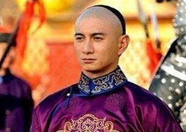 胤禵与雍正之间有何恩怨？他们的生母德妃对此是什么态度？