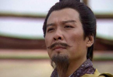 刘备早期非常弱小，为何曹操却称其为英雄呢？