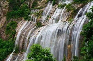 《红绣鞋·天台瀑布寺》的原文是什么？该如何赏析呢？