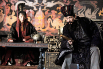 曹操的势力强大，为什么诸葛亮不投靠曹操呢？