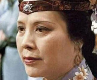 红楼梦中邢夫人是续弦，所以在贾府低人一等？