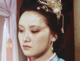 红楼梦中王熙凤与赵姨娘结怨到底是为了什么？
