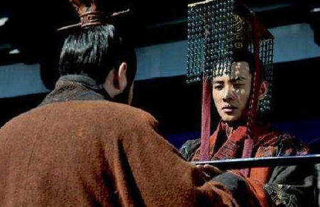 曹丕如果把汉献帝给刘备，刘备还会称帝吗？