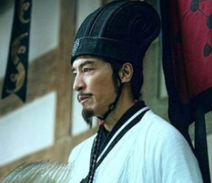 在赤壁之战中，火烧赤壁是谁提出来的?是诸葛亮吗