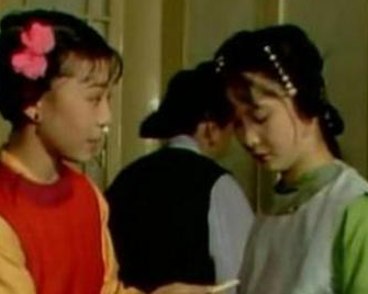 红楼梦中红楼十二官为何会愿意呆在贾府不想回家？