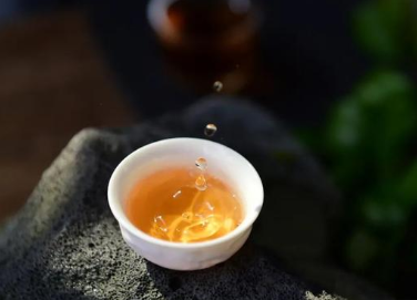 不同季节的茶有何不同？有哪些相关诗作？
