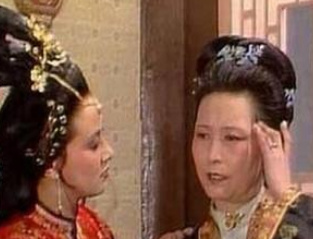 红楼梦中抄检大观园是如何引发的？探春又是如何得知的?