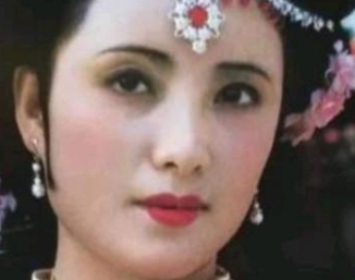 红楼梦中贾宝玉是一位翩翩公子，那他对秦可卿的感情如何？