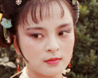 红楼梦中贾母严惩迎春的奶娘是因为什么事情？