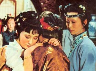 红楼梦中黛玉初进贾府时，王熙凤真的做好了她的衣裳吗？