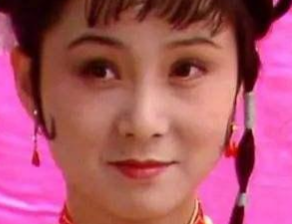 红楼梦中王夫人在游园时，晴雯此时在干什么？