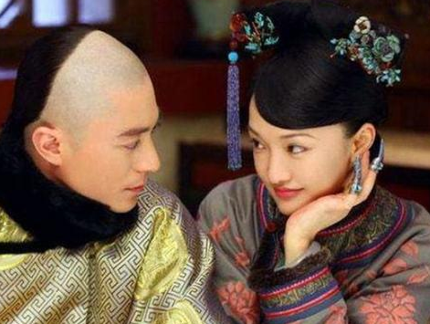 清朝后妃带的指甲套为什么完全不同 除了爱美还有什么作用