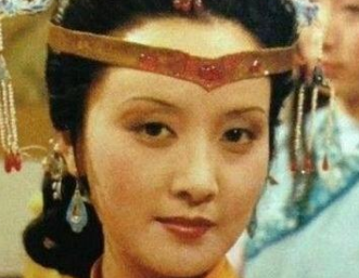 红楼梦中王熙凤的情商怎么样？从哪里可以看出来？