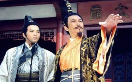 郑庄公在十三岁时顺利继位，背后靠的是什么？