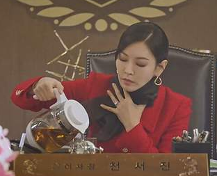 韩剧《顶楼2》金素妍与安妍红之间的对峙一触即发
