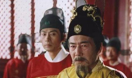 明朝自万历以来，财政出现崩溃的根本原因是什么？
