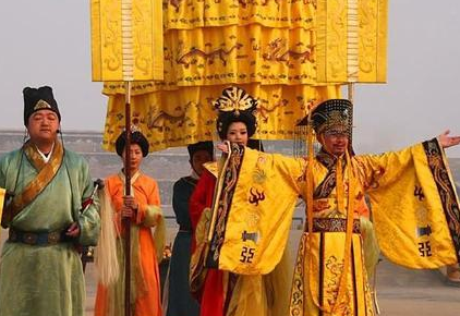 唐朝时期，皇宫内外、官员之间互相如何称呼？ 