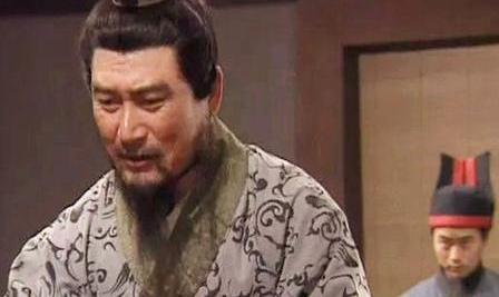 杨彪的儿子被曹操杀了，为何杨彪却没有造反呢？