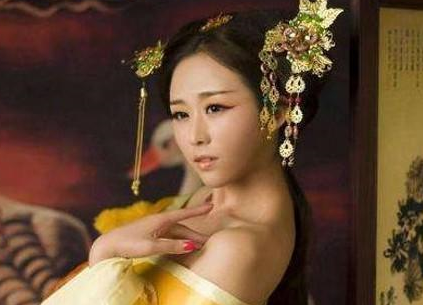 皇后病重，妹妹入宫探望结果和皇帝好上了