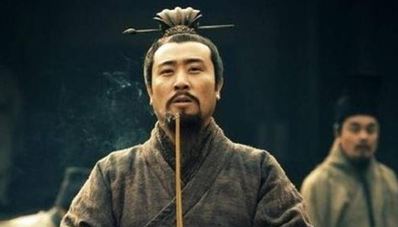 在桃园三结义中，刘备为什么能当关张二人的老大？