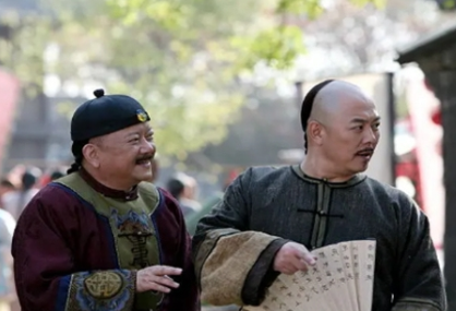 皇帝外出微服私访时，怎么证明自己是皇帝呢？