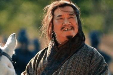 此人一辈子只收了三个徒弟，凭一己之力推动三国历史