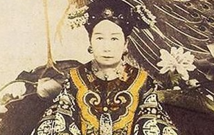 慈禧的肖像画各不相同，她的真实长相如何呢？