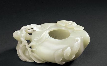 笔洗是古代用来洗笔的器皿，笔洗中又有哪些名贵材质？
