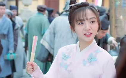 新剧《小女霓裳》和《小女花不弃》有什么关系？