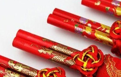 古代的女孩子出嫁时，为什么嫁妆里会员红筷子呢？