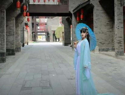 古代女子长裙拖在地上 古人就不怕弄脏衣服吗