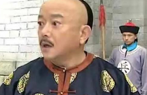 和珅往赈灾粥中放沙子，目的是什么？