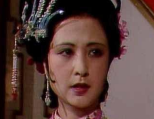 贾母在尤二姐被揭开裙子后，为何会说她是个齐全孩子？