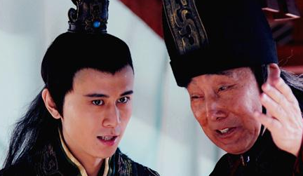 刘宏12岁继位当上皇帝之后，他对东汉造成了怎样的恶果？