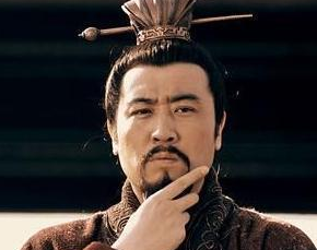 刘备为什么能被曹操视为英雄？他有哪些作为？