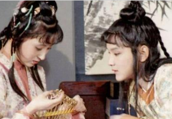 贾宝玉宁愿出家也不愿与薛宝钗一起生活的原因是什么