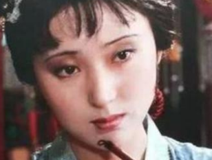 林黛玉和贾探作诗为何都要掖着藏着，生怕别人知道？