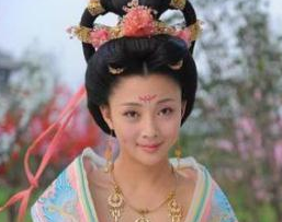 唐玄宗为什么不顾群臣反对，强行将儿媳杨玉环立为贵妃？