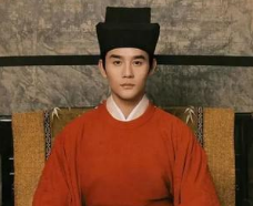 宋仁宗执政期间，做过什么事让大臣及太后十分头疼？