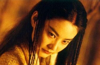 笑傲江湖东方不败的实力如何？有没有孤独求败强？