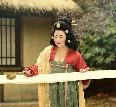 唐朝女人衣着到底是什么样的 她们真的有电视剧演的那么开放吗