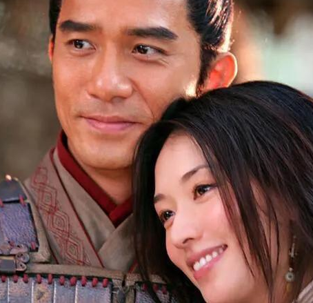 诸葛亮在草船借箭的时候 周瑜为什么要十万支箭而不是十万张弓