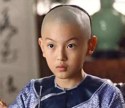 永璂的名字有什么玄妙？&ldquo;璂&rdquo;这个字有何特殊含义？