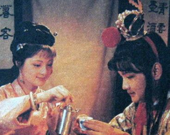 茗烟帮助薛蟠哄骗宝玉的原因是什么？对他有什么好处