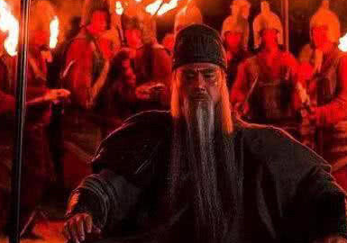 关羽战败逃走的时候，为什么马超不去接应他呢？