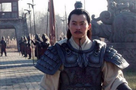 孙策去江东略地要经过袁术同意，背后啥原因？