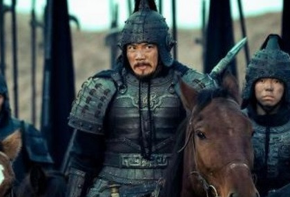 曹操手下的大将曹仁，他是怎么撤出江陵城的？