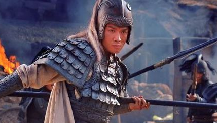 在面对重兵围困时，赵云、关羽和吕布为何却各不相同？