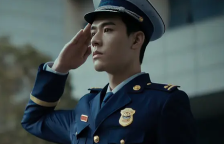 《你好，火焰蓝》中龚俊饰演的谁？表现怎么样？