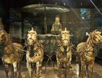 驷马战车在长平之战中发挥了怎样的作用？它为何会逐渐退出历史舞台？